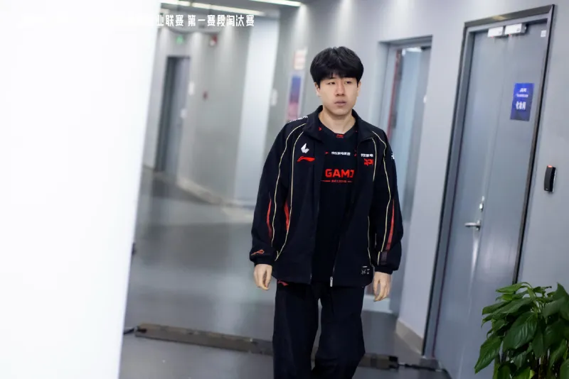 开云体育网址-LPL官方发布JDG战队赛场返图：暂遇波澜，斗志不减