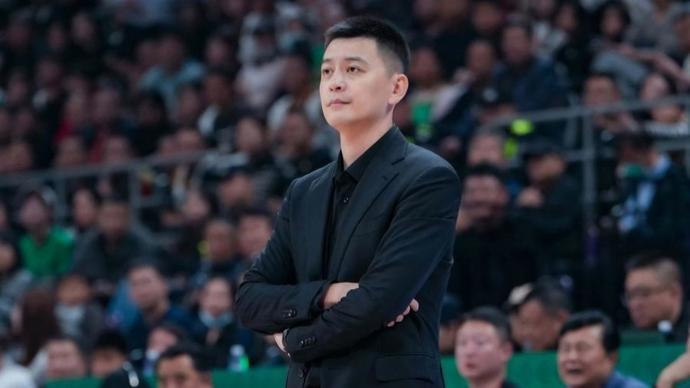 开云app-CBA最帅的教练也下课了！辽宁男篮宣布杨鸣因个人身体原因辞职